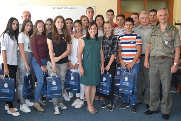 Униформу изабрало и десет девојчица